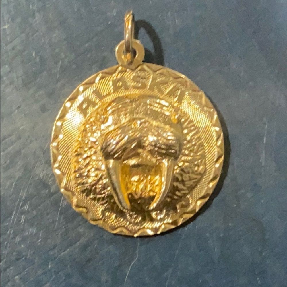 Alaska Walrus Pendant 12Kgf